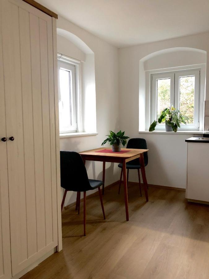 Lady Apartment *