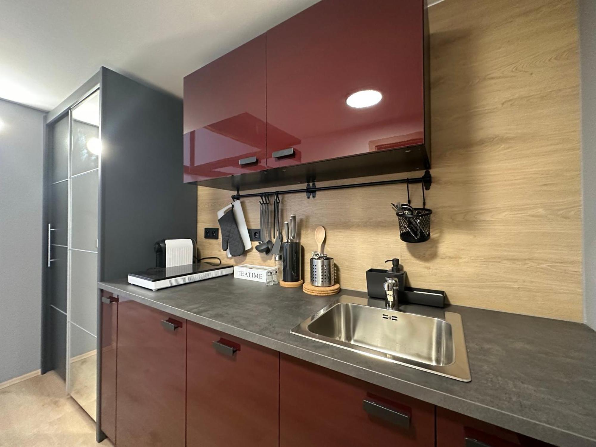 Lady Apartment *